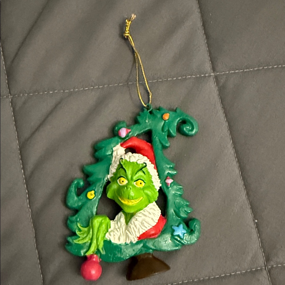 ☘️2/15☘️The Grinch Christmas Ornament